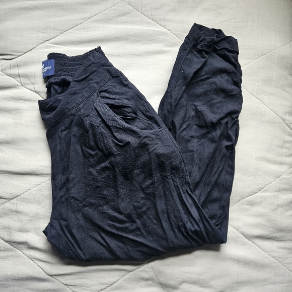 AMERICAN EAGLE Black Soft Pants Crop length Ruched Side XXS AE - Picture 3 of 7